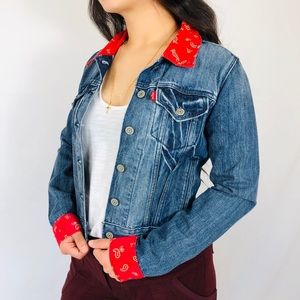 levi's jeans with red bandana